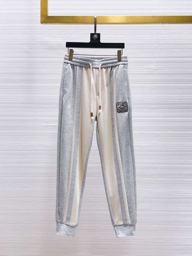 罗意威 2024春季新款休闲裤！官网同步发售。品牌经典logo休闲裤 ，定制面料，舒适度极好，手触感强烈。辨识度极高，完美品相工艺。 尺码：M-3Xl