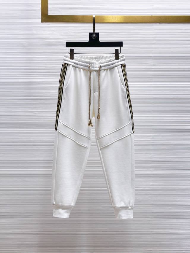 芬迪 2024春季新款休闲裤！官网同步发售。品牌经典logo休闲裤 ，定制面料，舒适度极好，手触感强烈。辨识度极高，完美品相工艺。 尺码：M-3Xl