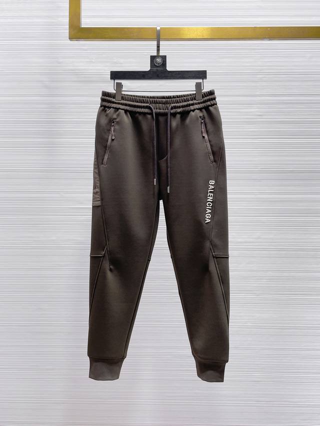巴黎世家 2024春季新款休闲裤！官网同步发售。品牌经典logo休闲裤 ，定制面料，舒适度极好，手触感强烈。辨识度极高，完美品相工艺。 尺码：M-3Xl