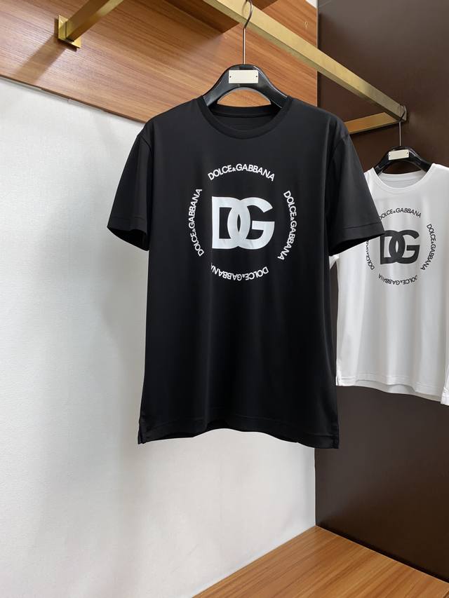 Dg 24Ss新款印花logo圆领短袖t恤，新季元素彰显演绎品牌辨识度 定制高支高密80支双股丝光棉面料，上身舒适透气、面料细腻微弹；黑色 白色 M-Xxxl