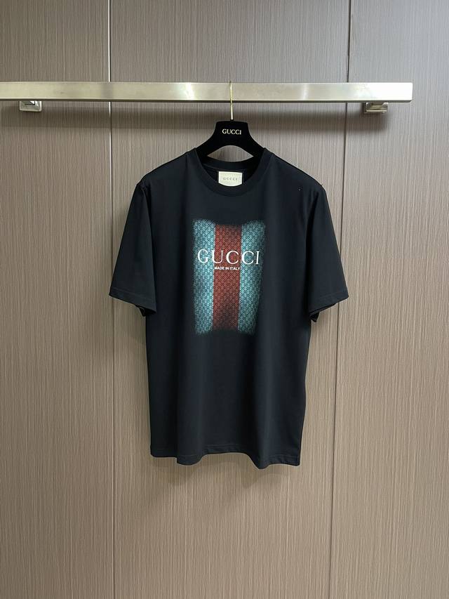 Gucci 2024Ss浅半拼色小字母休闲棉质圆领短袖t恤，客供进口100％全棉材质，手感柔和爽滑细腻，相当的瓷实且富有亲肤感，其面料的透气吸湿性更是无与伦比的