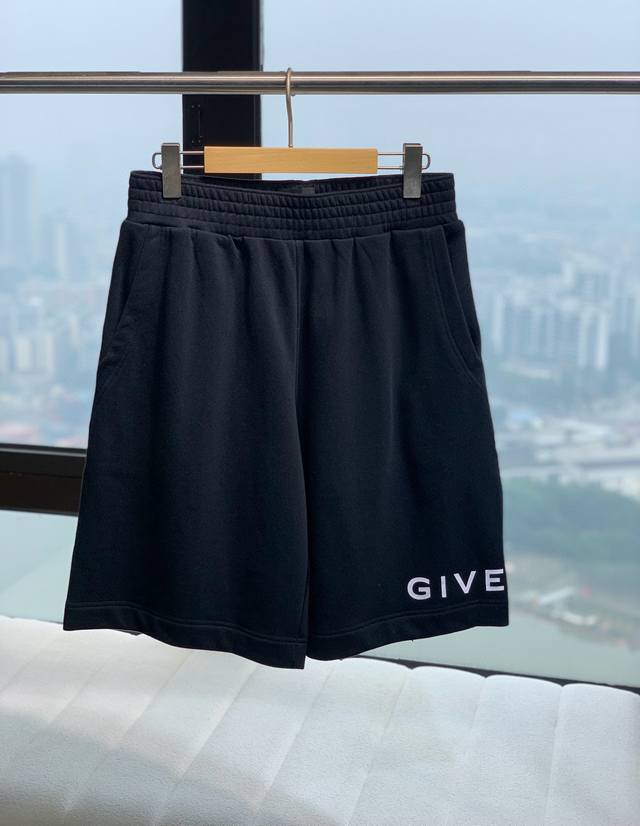 Givench*Y 纪梵-希，2024Ss春夏新款休闲短裤，专柜同步在售， 定制棉质面料，亲肤舒适，侧边字母印花图案，三标辅料齐全， 尺码：S-Xl码