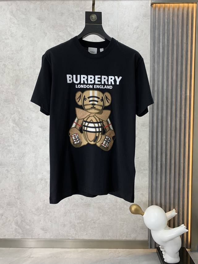 Burberry 巴宝莉 2023Ss 字母标识宽松版短袖t恤，简洁大气一向是品牌主打 时尚百搭，实为男士首选大牌，此款为纯棉面料，保证了惊人的舒适性跟透气性以