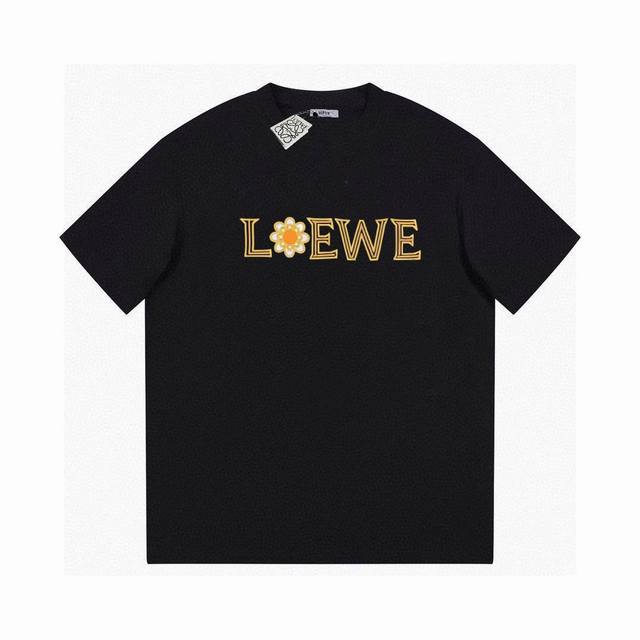 高品质罗意威2024Loewe 胸前花卉字母品牌印花品牌logo大牌感十足！高端大气完美演绎，经典圆领不挑人版型上身巨显瘦 面料采用230克纯棉面料，保证舒适性