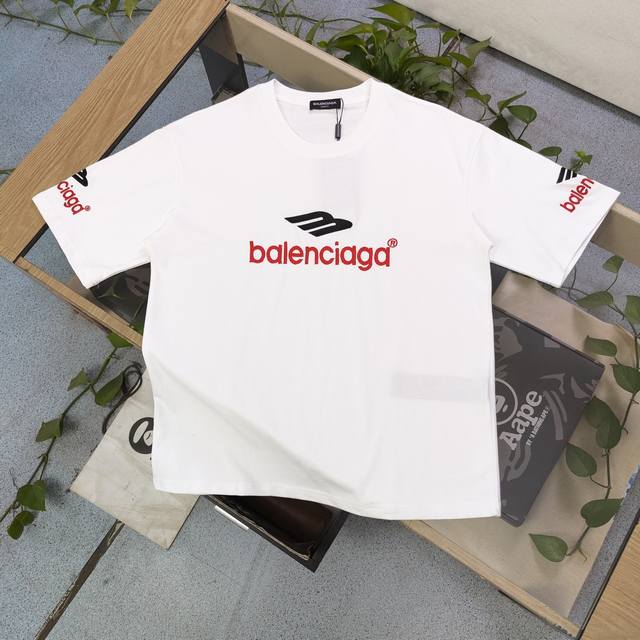 款号：Ck2422 高版本 2024春夏新款balenciaga巴黎世家经典刺绣b字母logo图案绣花休闲情侣宽松短袖t恤，Oversize宽松版型，独一无二的