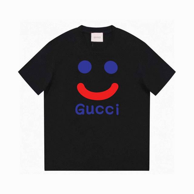 高品质春夏gucci 2024Ss夏季笑脸字母蓝红配色胸前印花logo大牌感十足！高端大气完美演绎，经典圆领不挑人版型上身巨显瘦 面料采用230克纯棉面料，保证