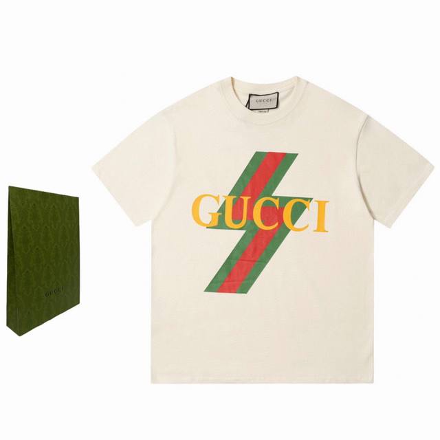 Gucci 古驰 23Ss春夏新款闪电字母logo印花短袖，原版面料 官方同款，定制240克同缸染面料，手感非常舒服，春夏最新砖柜同步，Os落肩版型，时尚又个性