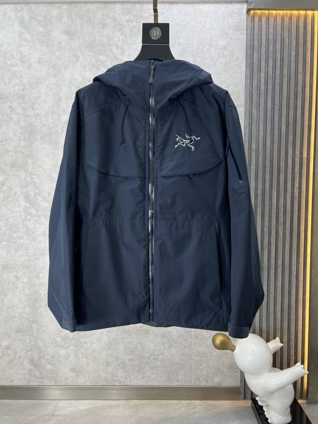 Arcteryx 始祖鸟 官网同款，提前发售 2024Ss开春新款男士夹克外套，原单三标齐全高端版本 专柜定制面料 透气舒适度高，细节无可挑剔，品牌元素设计理念