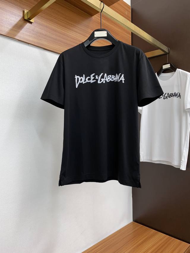 Dg 24Ss新款刺绣logo圆领短袖t恤，新季元素彰显演绎品牌辨识度 定制高支高密80支双股丝光棉面料，上身舒适透气、面料细腻微弹；黑色 白色 M-Xxxl