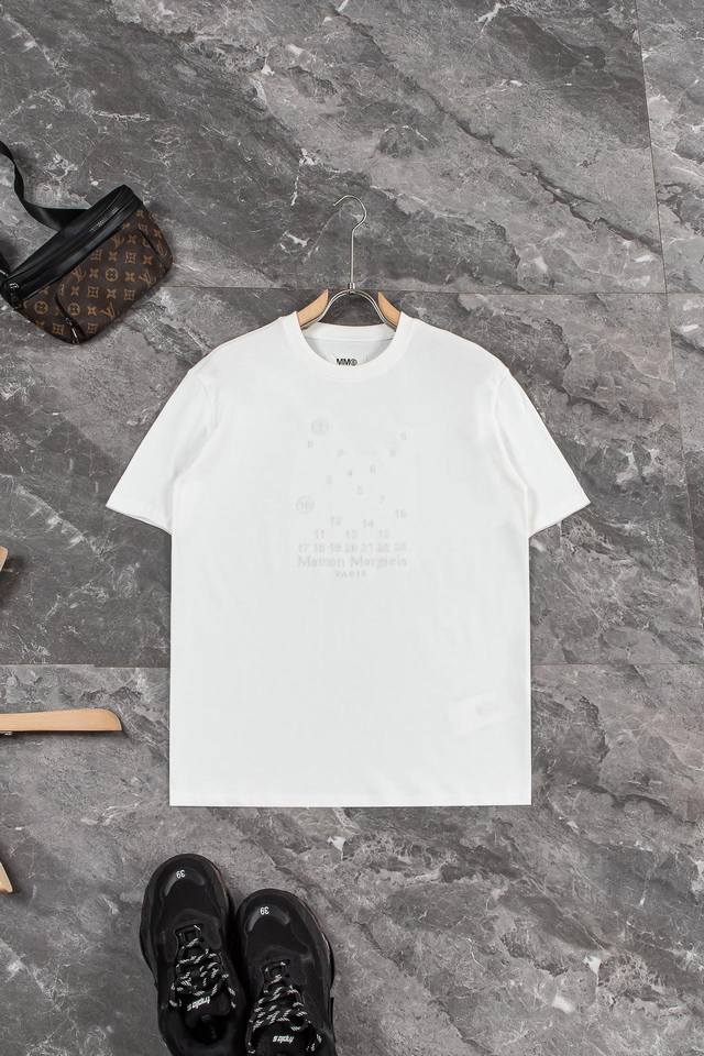New# Maison Margiela 24Ss春夏新款 棉质短袖t恤# 比利时时装传奇设计师马丁 马吉拉 Martin Margiela 使用这些神奇数字为