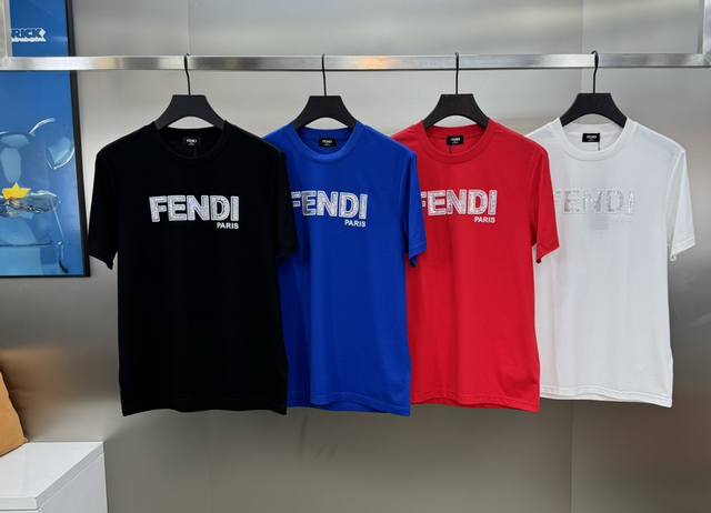 Fend*1芬-迪24S夏季情侣圆领短袖.时尚潮流款.优选190G丝光棉，面料偏薄，炎热夏季完美搭档.....衣身前幅立体烫画点缀！！！将整体刻画的生动逼真 给