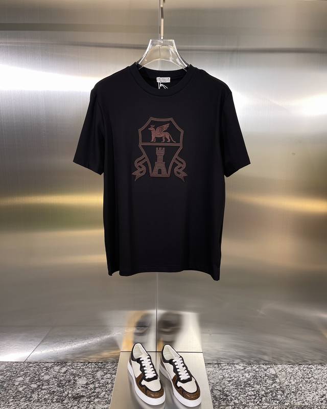 Brunello Cucinelli布鲁内洛.库奇内利bc 款式：男款短袖t恤衫t-Shirt 全新升级百搭基础款，低调奢华，品格之选！甄选进口丝光棉打造而成，