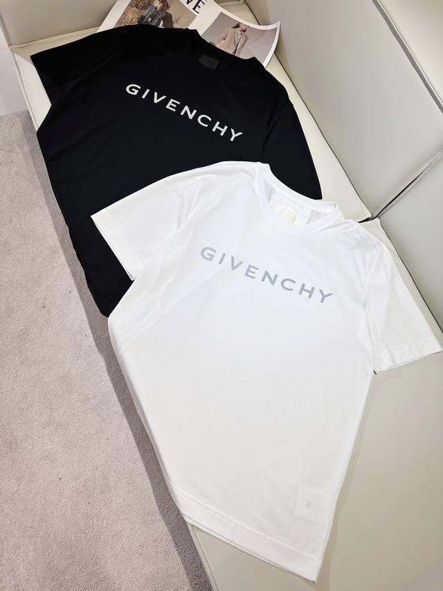 Gvc｜24Ss新款 反光字母t恤 码数s-M-L 男女同款 现货发售 短袖圆领t恤，Givench*Y Archety ，胸前饰以反光givenc H*Y A