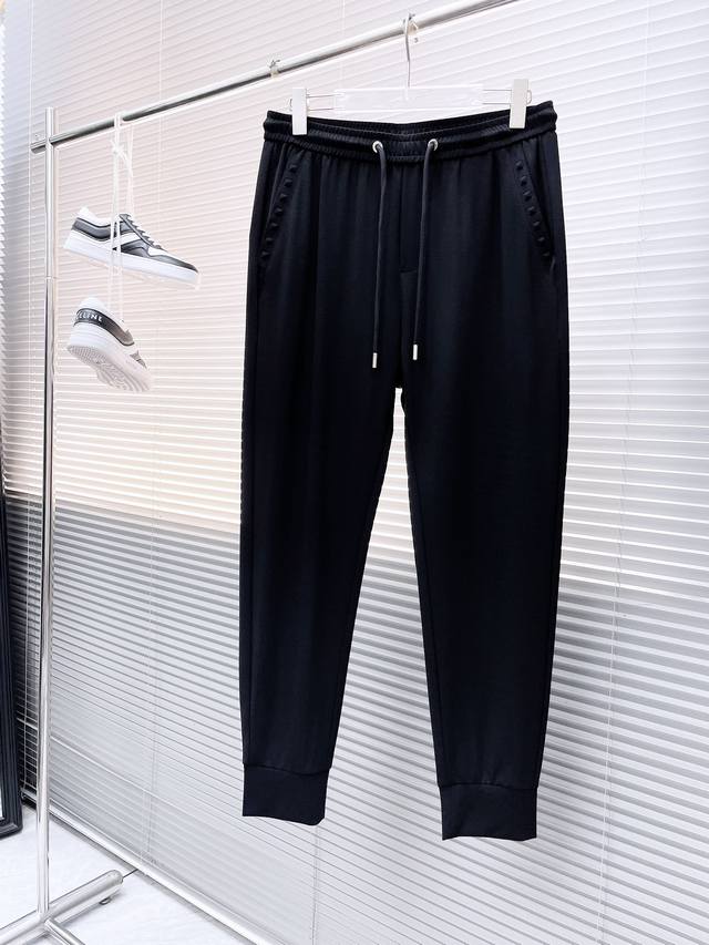 华伦天奴 2024春夏新款休闲裤！官网同步发售。品牌经典logo休闲裤 ，定制面料，舒适度极好，手触感强烈。辨识度极高，完美品相工艺。 尺码：M-3Xl