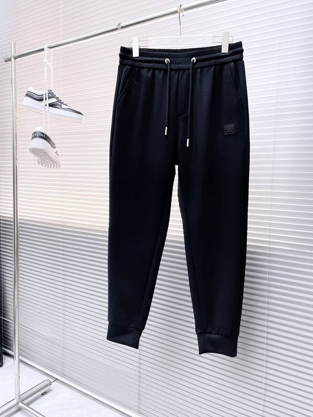 罗意威 2024春夏新款休闲裤！官网同步发售。品牌经典logo休闲裤 ，定制面料，舒适度极好，手触感强烈。辨识度极高，完美品相工艺。 尺码：M-3Xl