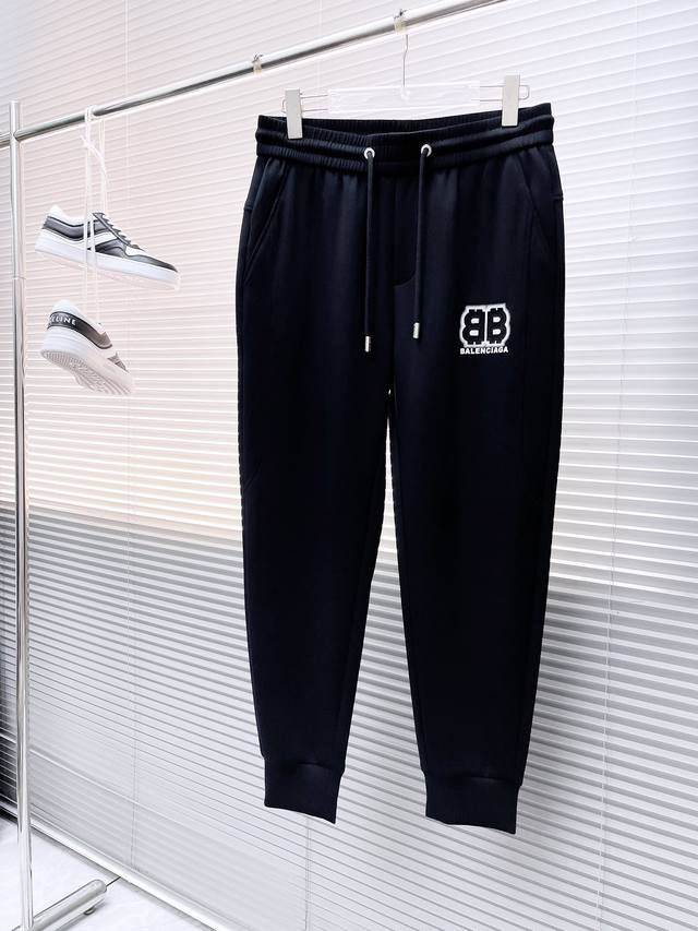 巴黎世家 2024春夏新款休闲裤！官网同步发售。品牌经典logo休闲裤 ，定制面料，舒适度极好，手触感强烈。辨识度极高，完美品相工艺。 尺码：M-3Xl
