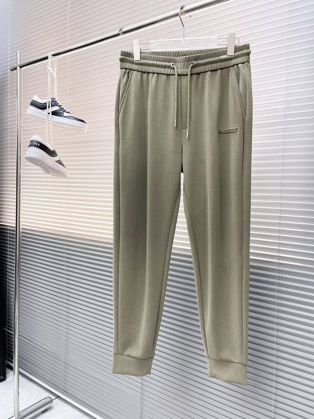 巴宝莉 2024春夏新款休闲裤！官网同步发售。品牌经典logo休闲裤 ，定制面料，舒适度极好，手触感强烈。辨识度极高，完美品相工艺。 尺码：M-3Xl
