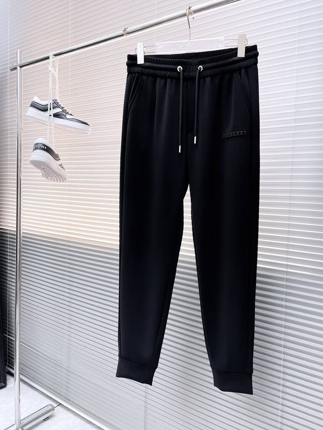 巴宝莉 2024春夏新款休闲裤！官网同步发售。品牌经典logo休闲裤 ，定制面料，舒适度极好，手触感强烈。辨识度极高，完美品相工艺。 尺码：M-3Xl