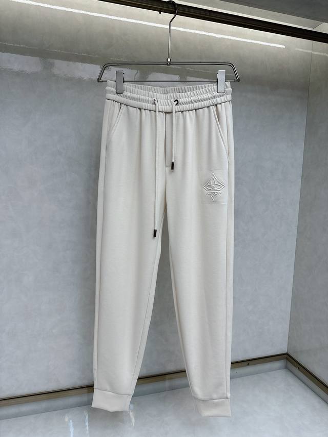 Lv 2024春夏新款休闲裤！官网同步发售。品牌经典logo休闲裤，定制面料，舒适度极好，手触感： 烈。辦识度极高，完美品相工艺。尺码：M-3Xl