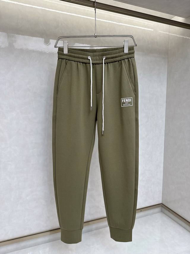 芬迪 2024春夏新款休闲裤！官网同步发售。品牌经典logo休闲裤，定制面料，舒适度极好，手触感： 烈。辦识度极高，完美品相工艺。尺码：M-3Xl