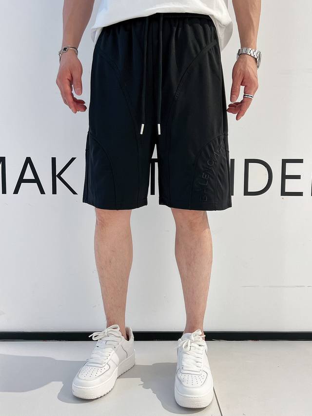 Balenciaga 巴黎世家 2024春夏新款 简约设计短裤 高端版本！专柜定制面料 透气舒适度高，细节无可挑剔，品牌元素设计理念，体现高品质。手感细腻柔软！