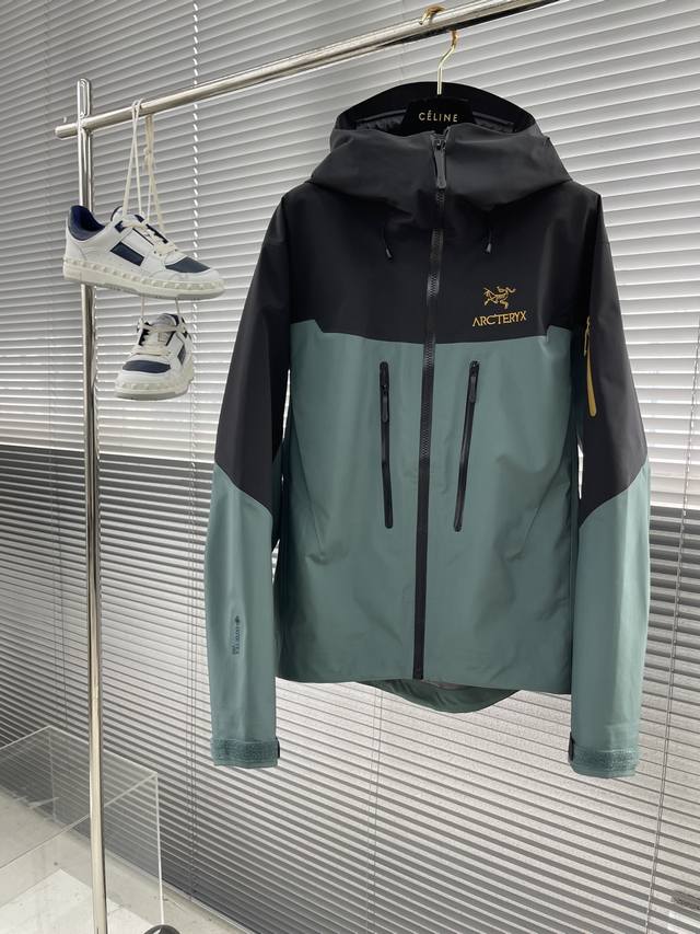 鸟家 Al 列 Sv 第7代 Gore-Tex 刺绣logo图案休闲运动连帽拉链硬壳冲锋衣 颜色：脂鲤蓝 黑色 磐石绿 波尔多红 黑绿金 尺码：S，M，L，Xl