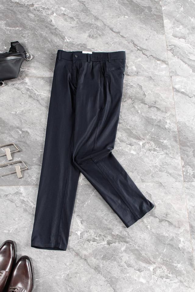 New# Brunello Cucinelli轻奢时尚定制休闲裤# 简洁干练的风格，精致卓越的品质男装，每款的设计点跟舒适度都能做到平衡，简洁大方，百搭又干练，