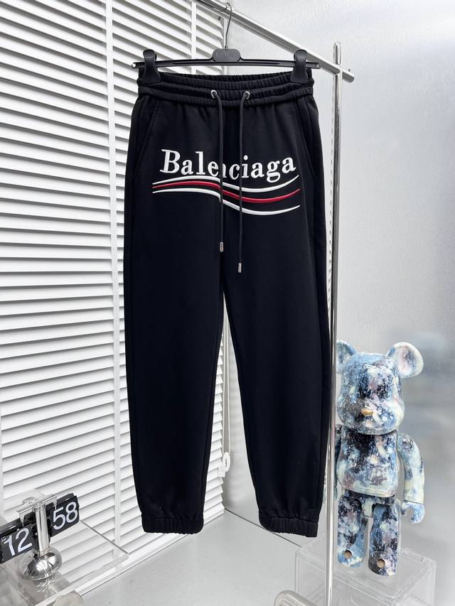 Balenciaga* 2024Ss春季新款休闲裤！官网同步发售。品牌经典logo休闲裤 ，定制面料，舒适度极好，手触感强烈。辨识度极高，完美品相工艺。 尺码：