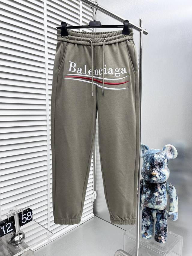 Balenciaga* 2024Ss春季新款休闲裤！官网同步发售。品牌经典logo休闲裤 ，定制面料，舒适度极好，手触感强烈。辨识度极高，完美品相工艺。 尺码：