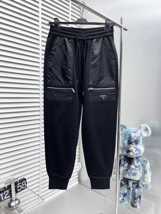 2024Ss春季新款休闲裤！官网同步发售。品牌经典logo休闲裤 ，定制面料，舒适度极好，手触感强烈。辨识度极高，完美品相工艺。 尺码：M-3Xl
