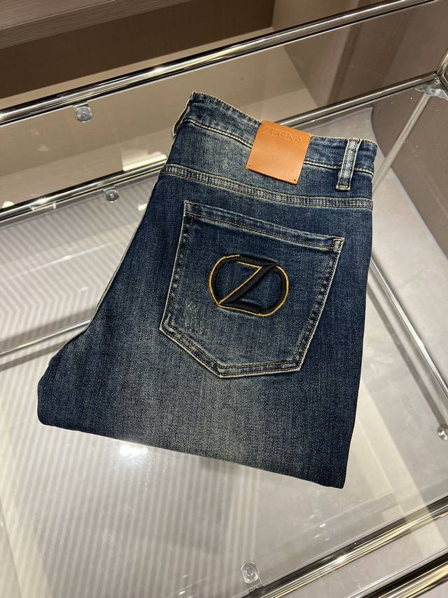 Zz杰尼亚24Ss新款 牛仔裤，高端版本！专柜定制面料 透气舒适度高，细节无可挑剔，品牌元素设计理念，体现高品质。手感细腻柔软！呈现休闲裁剪，上身版型超赞。码数