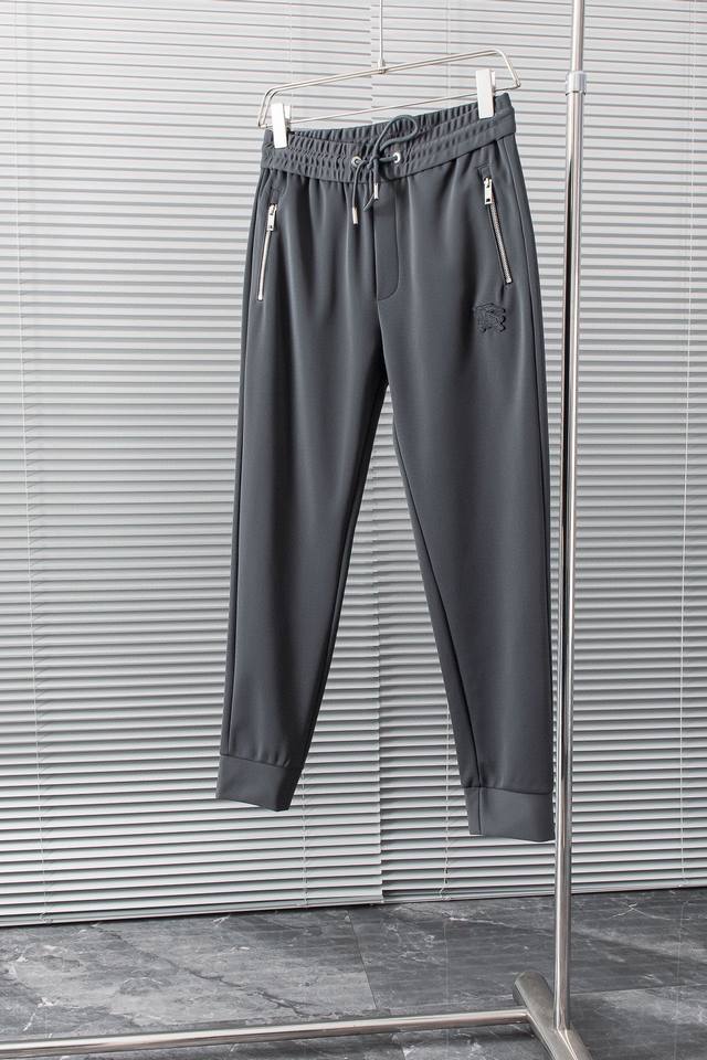 New# 巴宝莉 Burberry 2024Ss时尚最潮最具吸引力的休闲裤，难得一见，倾心巨现，实拍所见到实物保证都会被它的美貌征服！采用客供纯棉梭织面料，重工