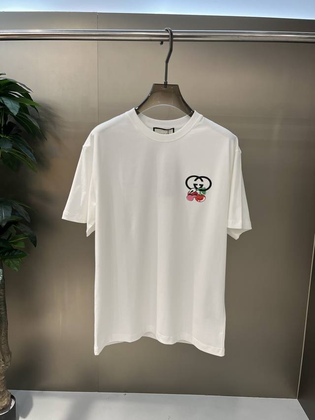 Gucc1 小樱桃 T恤 颜色：黑色 白色 尺码：M～3Xl