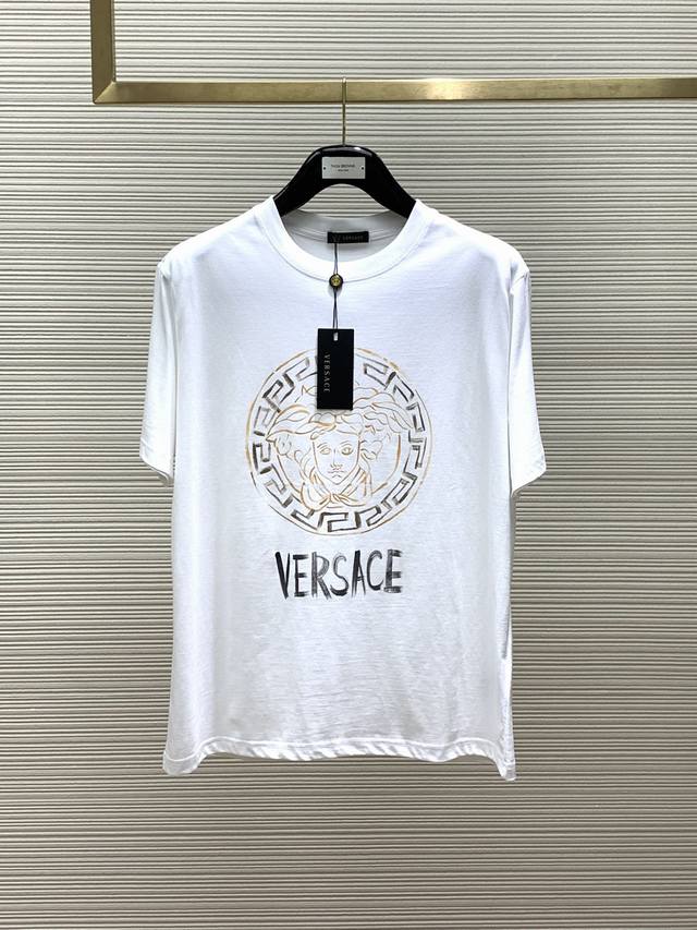 Versace 范思哲，2024春夏最新品，专柜同步有售，原单狠货，时尚休闲圆领短袖t恤，进口原版面料，顶级印花工艺字母图案装饰logo，档次极高，舒适百搭，上