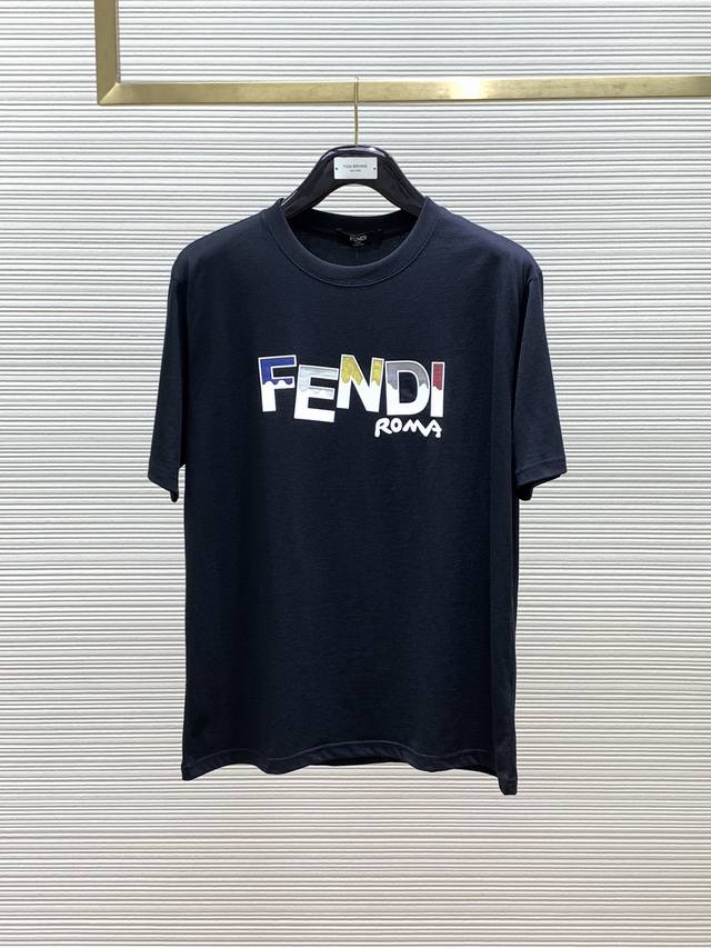 Fendi 芬迪，2024春季最新品，专柜同步有售，原单狠货，休闲时尚圆领短袖t恤，进口原版面料，顶级印花工艺字母图案logo，独特设计，上身舒适透气，档次极高