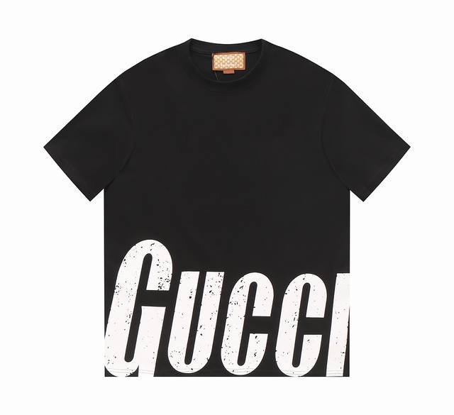Balenciaga 巴黎世家blcg & Gucci古驰 联名前后字母印花短袖t恤 高级感十足。纯棉面料，做工细致，男女同款宽松版型，时尚大气。 颜色：黑色