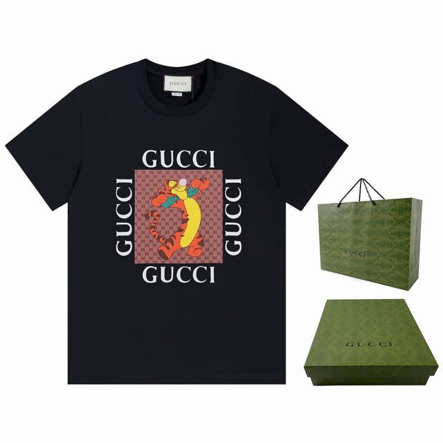 特价 Gucci 古驰 21Ss 红绿条纹印花短袖 定织克重1 针织棉，21支有机麻棉混纺面料，原身布切捆条做罗纹，原版定染颜色，前幅丝网台板手工印花，3D全彩