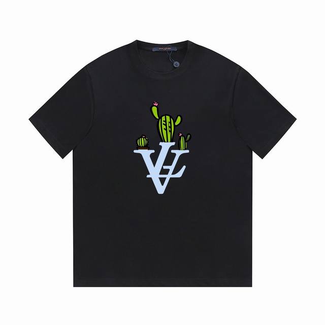 Lv24春夏系列 Louis Vuitton仙人掌英文字母logo -采用双纱纯棉250G，还原lv经典反袖做法，三标齐全，面料颜色定制定染，不缩水不退色。手感