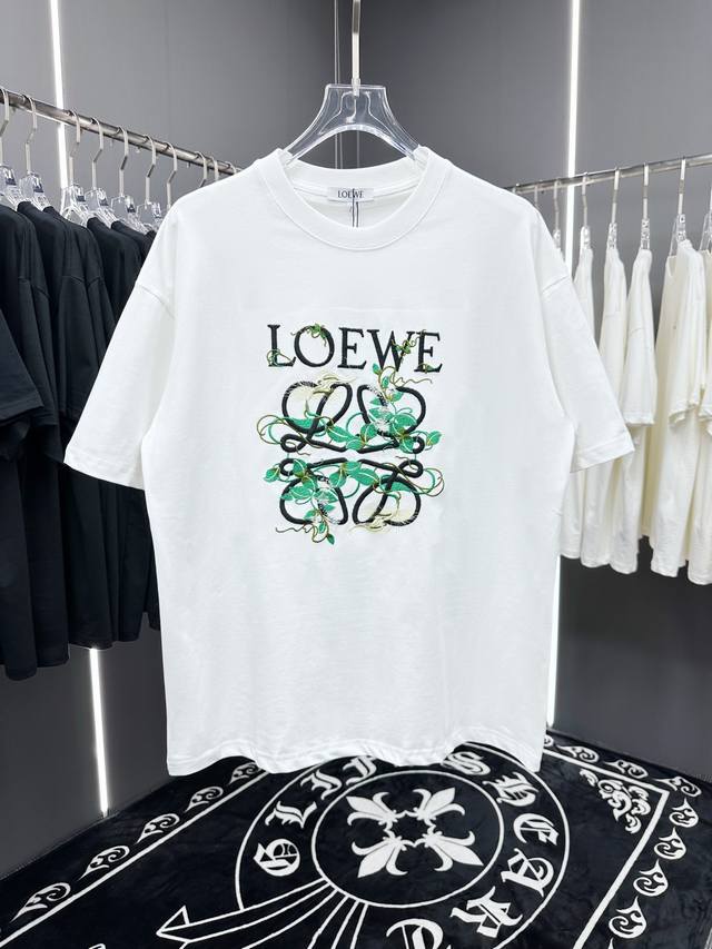 280G独家版本］ Loewe 罗意威 2024春夏 彩色花卉万针高密度刺绣圆领短袖 Loewe2024Ss最新款万针刺绣花卉tee！ 胸口彩色花卉图案设计，在