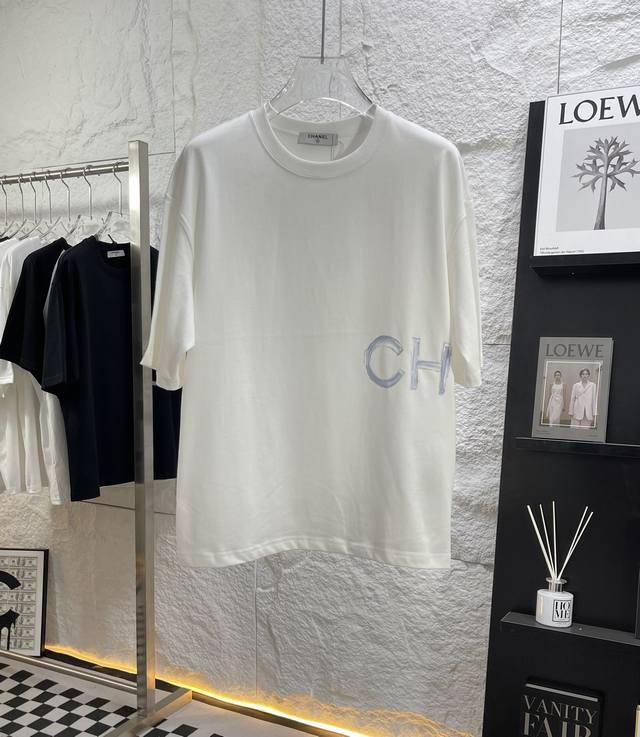 香奈儿 Chanel 24S S 春夏短袖t恤 完美细节处理 重磅300克面料 颜色 黑色 白色 码数 S M L Xl Xxl 五码