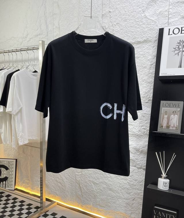 香奈儿 Chanel 24S S 春夏短袖t恤 完美细节处理 重磅300克面料 颜色 黑色 白色 码数 S M L Xl Xxl 五码