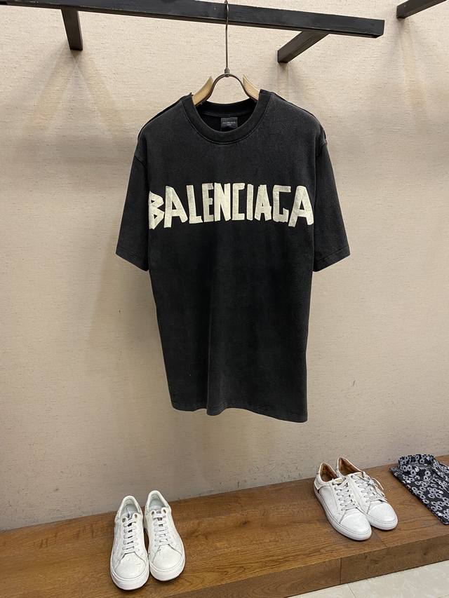 Balenciaga、巴黎世家黄胶带拼接logo短袖t恤 -Balenciaga 巴黎新款黄胶带拼接3M刺绣logo重磅款渐变短袖t恤 前幅胶带字母采用进口康丽