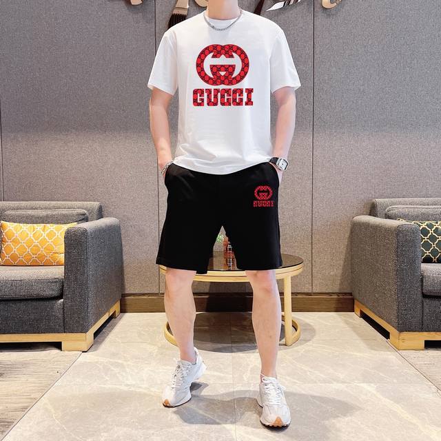 品牌 Gucci Guqi 2024新款男士短袖短裤套装！官网同步销售！市面高端版本！手感细腻柔软！让你穿着更加舒适！立体裁剪版型超赞！尺码:M-5Xl 下单请