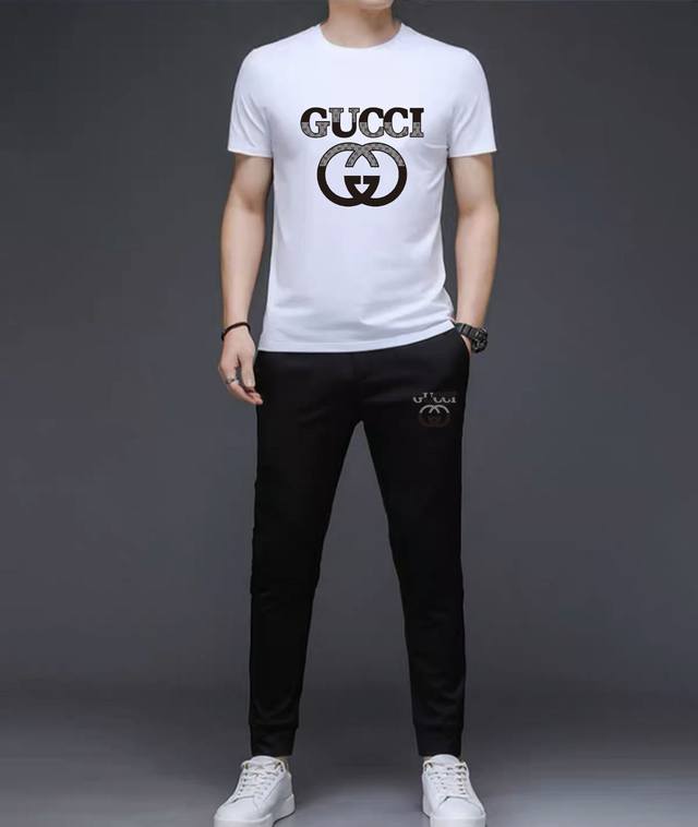 Gucci 古奇 胖子福音 2024官网同款.世界知名奢侈品牌.夏季男士 双丝光 高品质货套装 采用进口原单面料 ，当季时尚潮流款，百搭爆款。简洁大方，精密的车