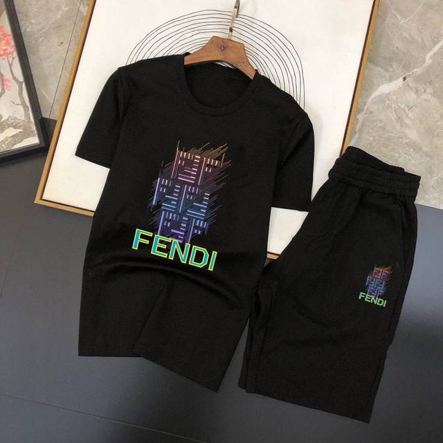 品牌 Fendi 芬迪 2024新款男士短袖短裤套装！官网同步销售！市面高端版本！手感细腻柔软！让你穿着更加舒适！立体裁剪版型超赞！尺码:M-5Xl 下单请报身