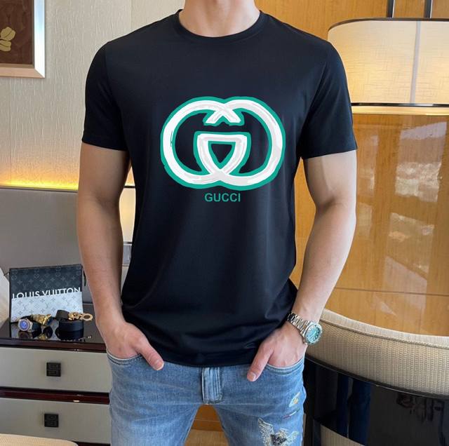 品牌 Gucci 古奇 胖子福音 原单男士休闲短袖t恤，2024春夏新品，定制胸前顶级logo 工艺、搭配整件细节 品质及剪裁设计都堪称一流，定制进口丝光棉面料