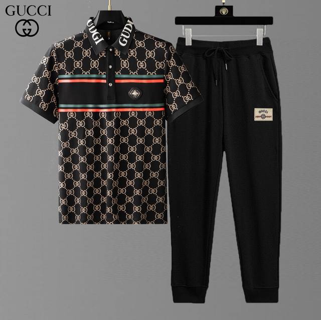 Gucci 古奇 2024官网同款.世界知名奢侈品牌.夏季男士丝光高品质货翻领套装 采用进口原单面料 ，当季时尚潮流款，百搭爆款。简洁大方，精密的车工，让您走在