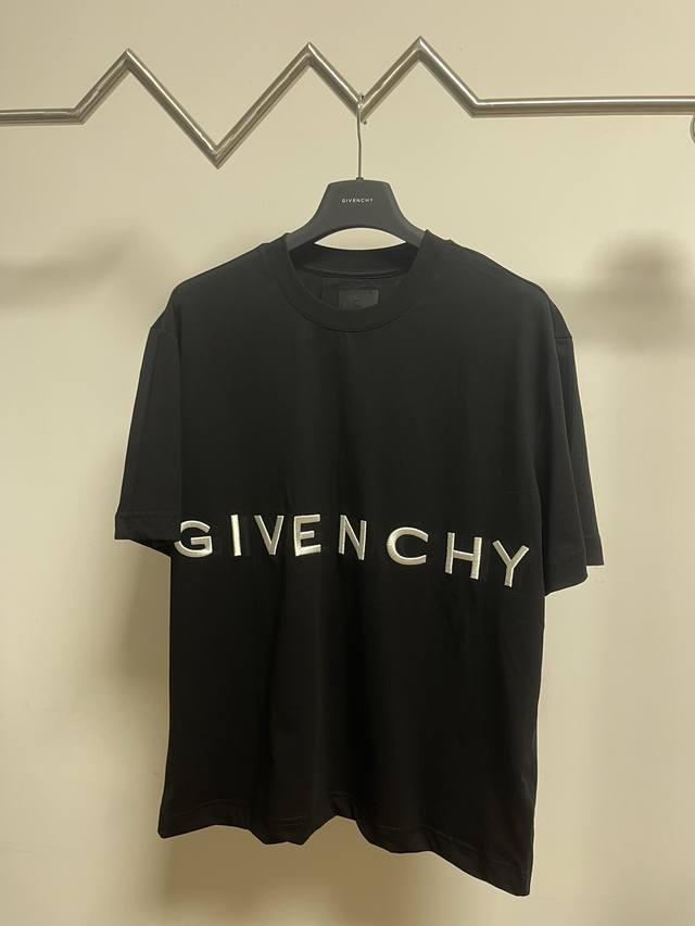 Givenchy*纪梵希 Gvc 经典字母立体刺绣短袖t恤 采用原版独家定制260克50支双股丝光棉 舒适透气不易变形不易褶皱 质感非常柔软舒服 100%区别市