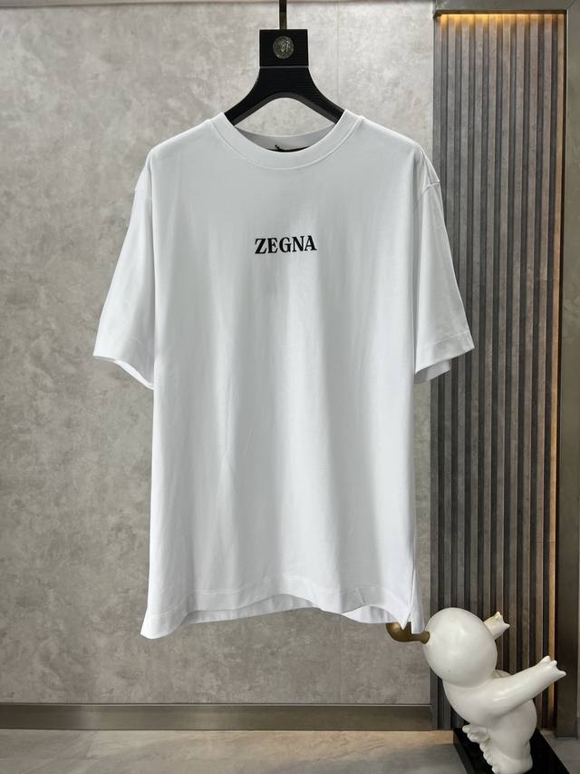 Zegna 杰尼亚 24春夏新品男士时尚经典圆领短袖时尚单品设计，更加时尚舒适，高标准定制，上身非常有型，奢华品牌经典绣花logo 图案 客供辅料，客供进口高档