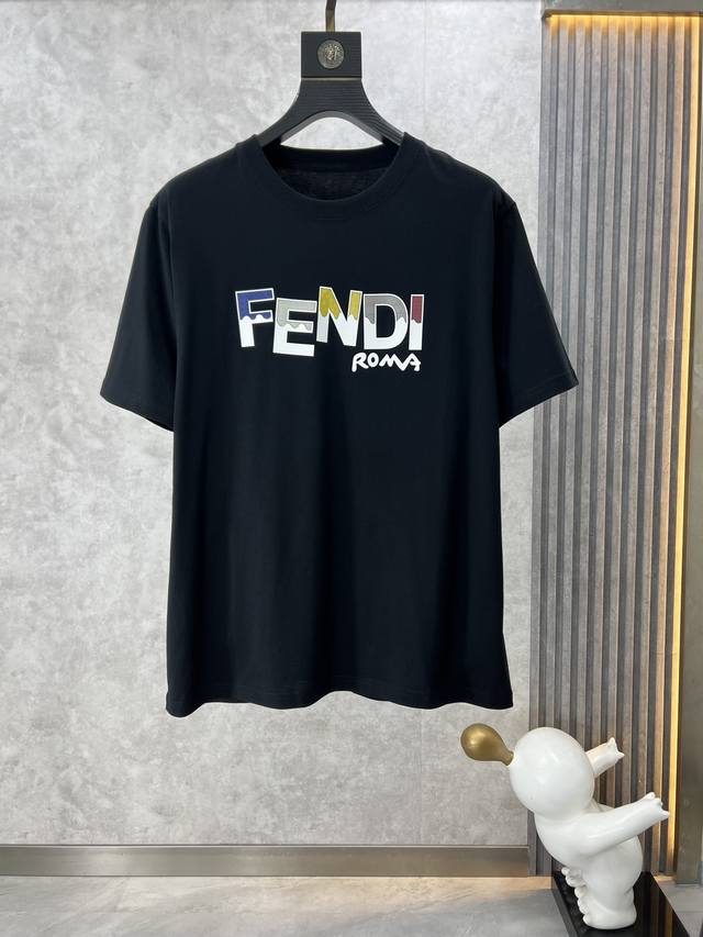 Fendi 芬迪 2024最新品，专柜同步有售，原单狠货，时尚休闲圆领短袖，进口原版高支铜蚕丝棉面料，唯一可以做代购级别的渠道狠货，精致印花工艺字母图案装饰lo